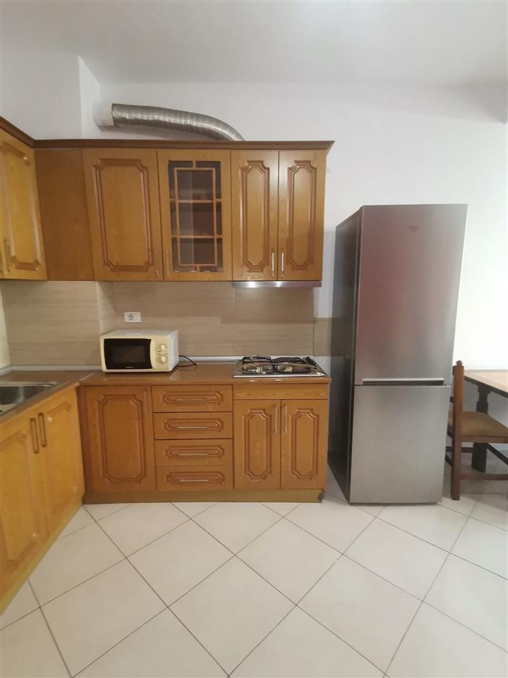 Jepet apartament me qera ne Selite mbi marketin Xhangolli