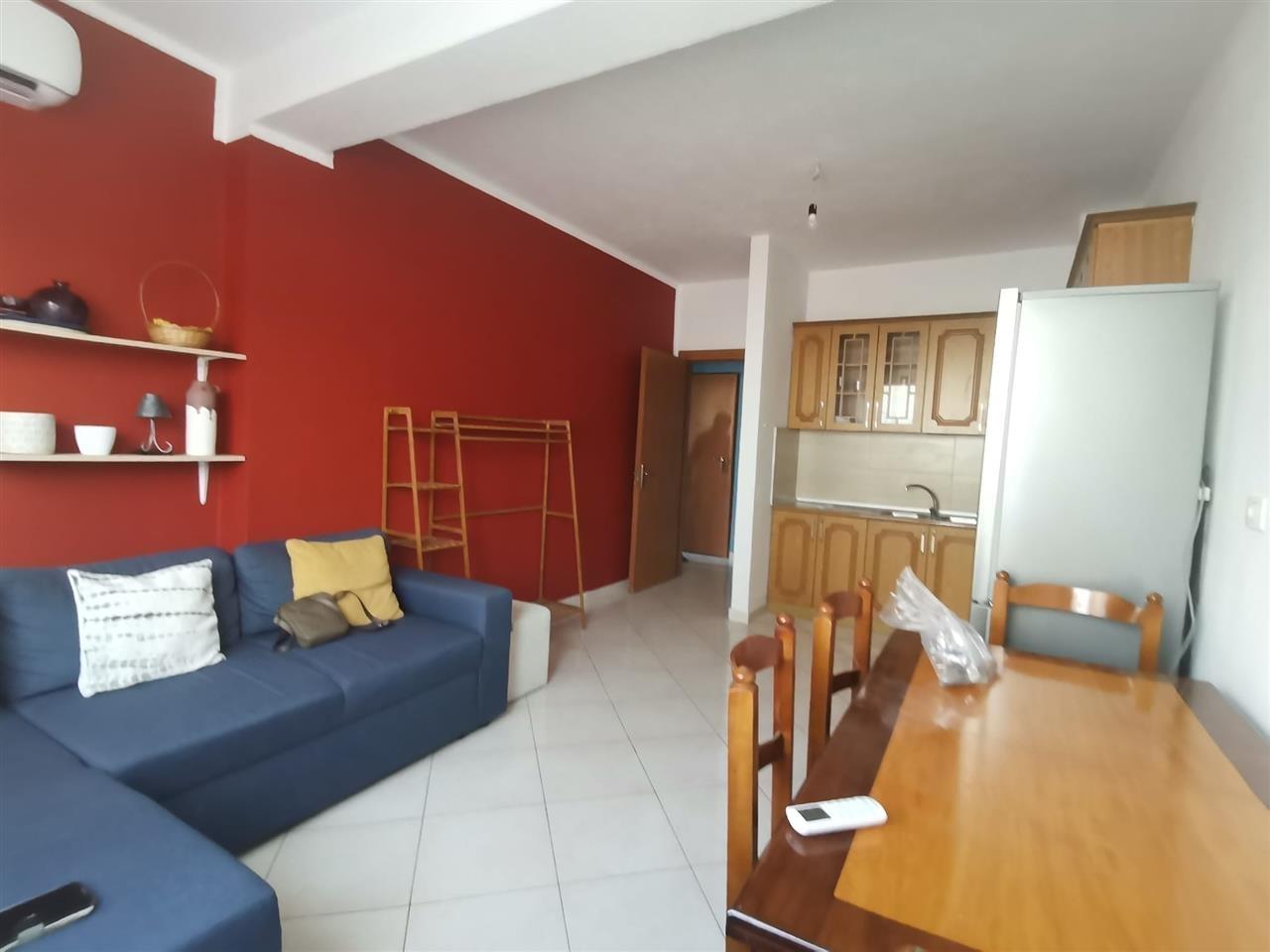 Jepet apartament me qera ne Selite mbi marketin Xhangolli