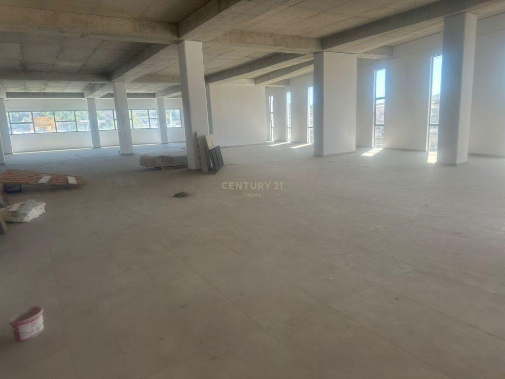 JEPET ME QIRA 1500 M2 OPEN SPACE NE DALJE TE KOMBINATIT !