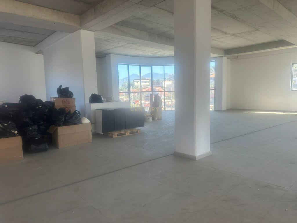 JEPET ME QIRA 1500 M2 OPEN SPACE NE DALJE TE KOMBINATIT !