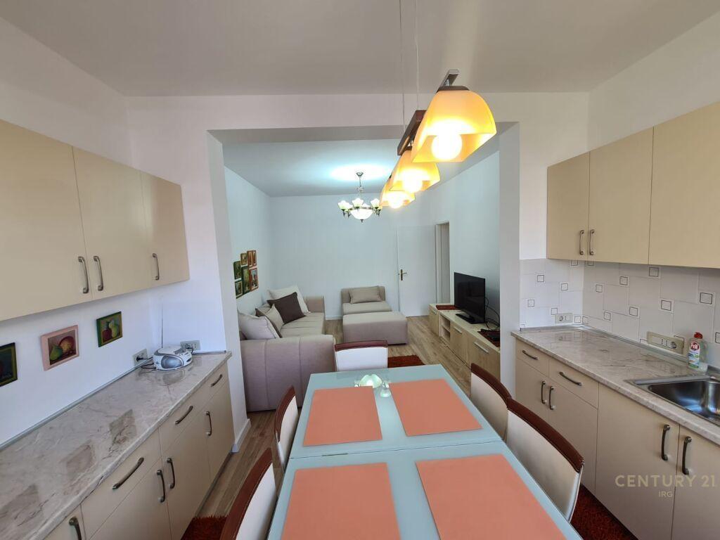 APARTAMENT 2+1 TER RRUGA E DURRESIT!