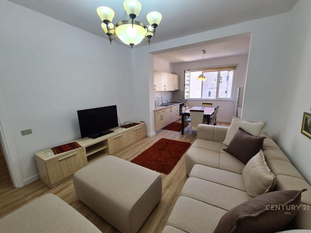 APARTAMENT 2+1 TER RRUGA E DURRESIT!