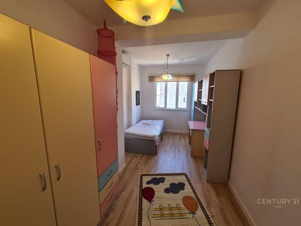 APARTAMENT 2+1 TER RRUGA E DURRESIT!