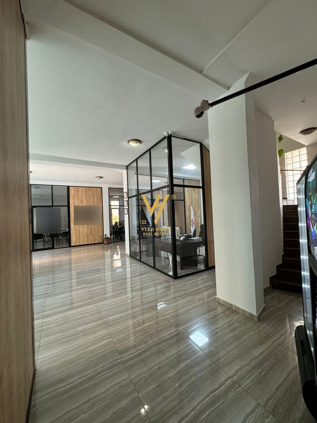 ZYRE TE RRUGA DRITAN HOXHA 2.000 EURO