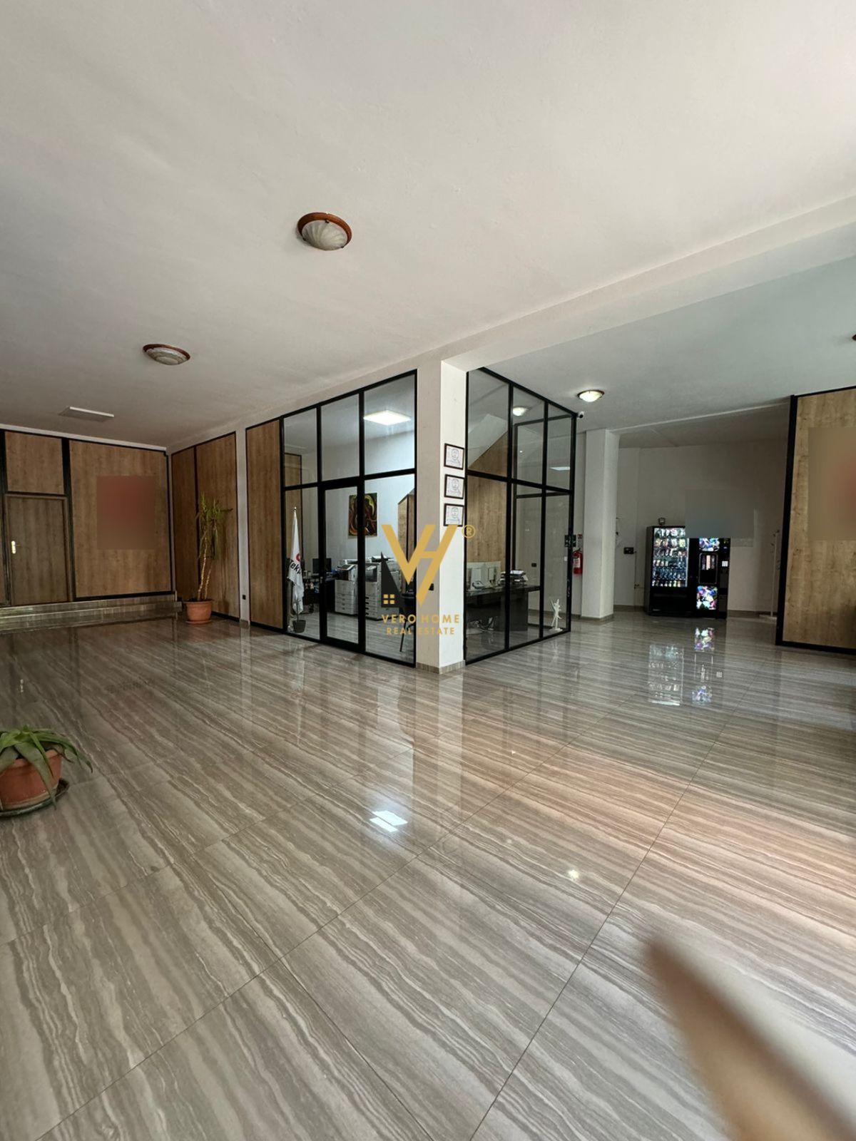 ZYRE TE RRUGA DRITAN HOXHA 2.000 EURO