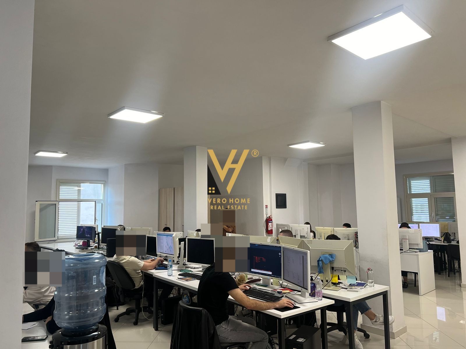 ZYRE TE RRUGA DRITAN HOXHA 2.000 EURO