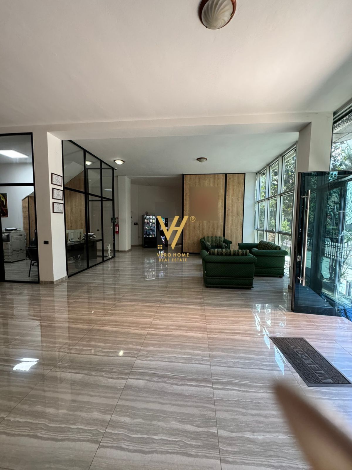 ZYRE TE RRUGA DRITAN HOXHA 2.000 EURO