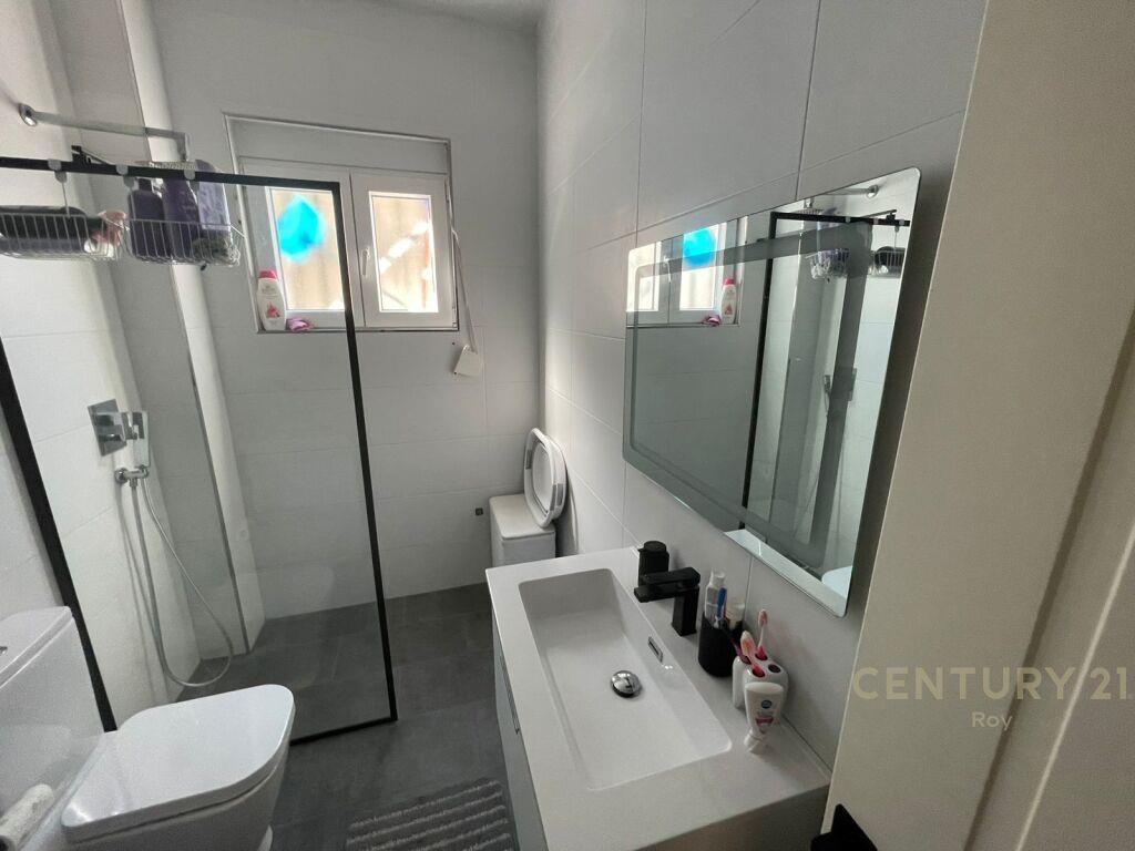 SHITET APARTAMENT PRANE QENDRES DURRES!