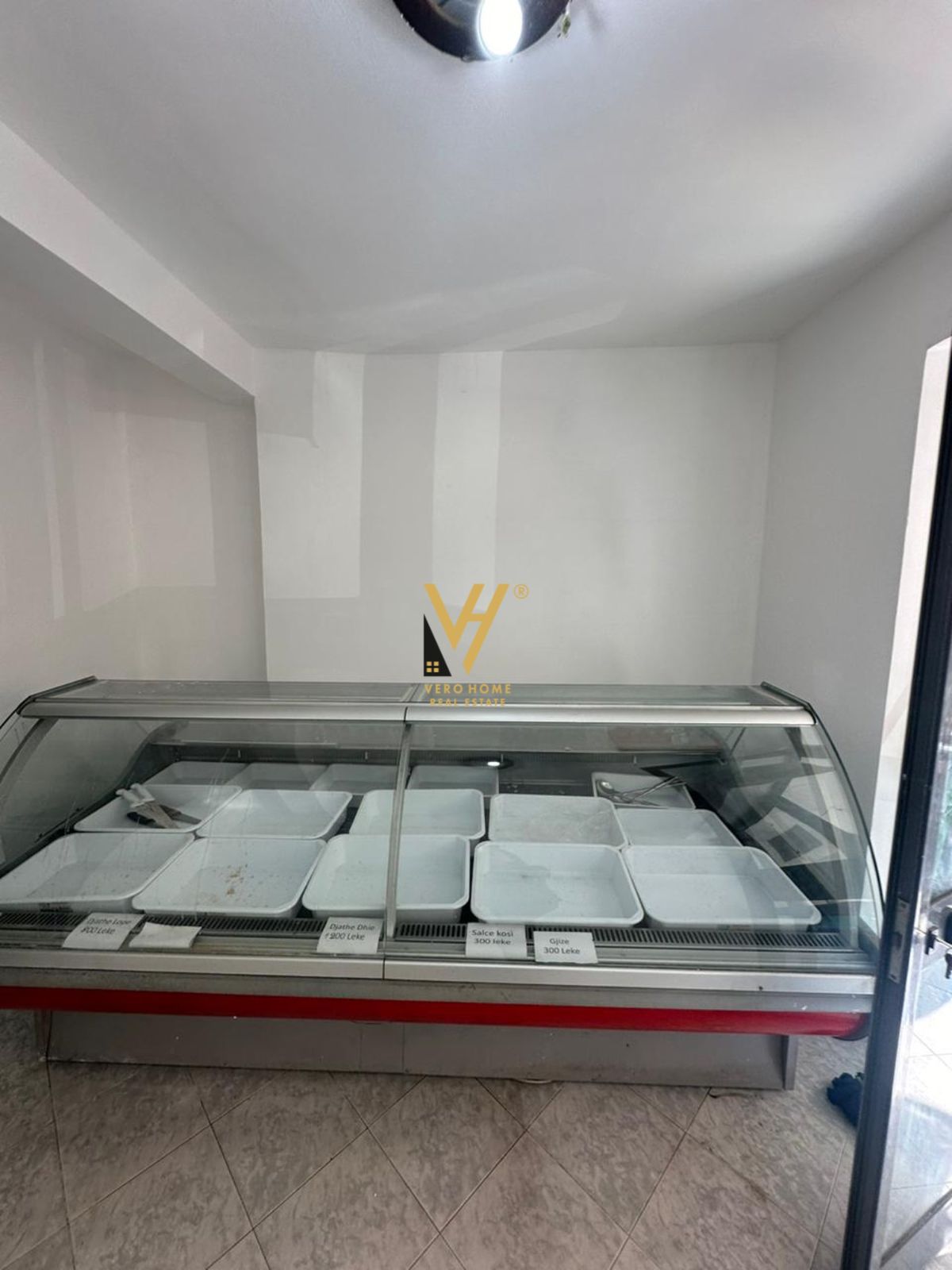 DYQAN 40M2 ME QERA TE 21 DHJETORI 50.000 LEKE