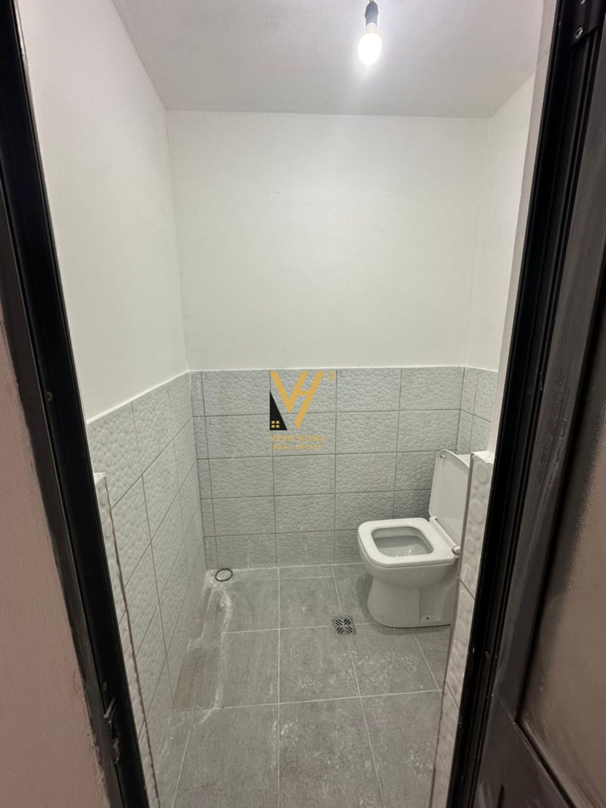 DYQAN 40M2 ME QERA TE 21 DHJETORI 50.000 LEKE