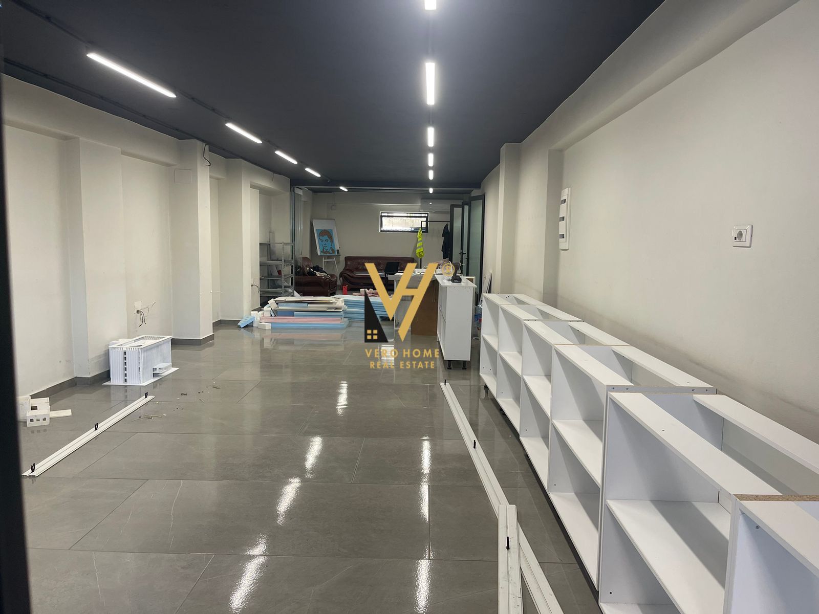 JEPET DYQAN 100 M2 ME QERA TE ZOGU I ZI 1.000 EURO