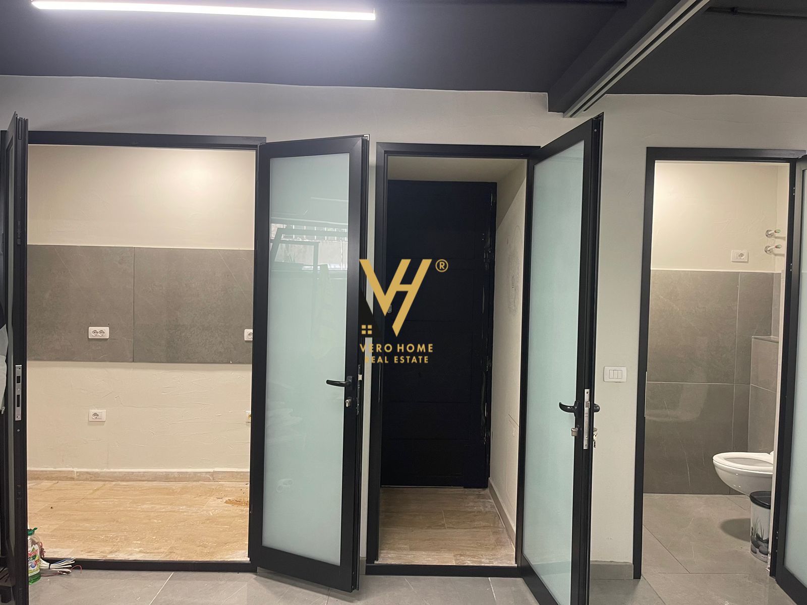 JEPET DYQAN 100 M2 ME QERA TE ZOGU I ZI 1.000 EURO