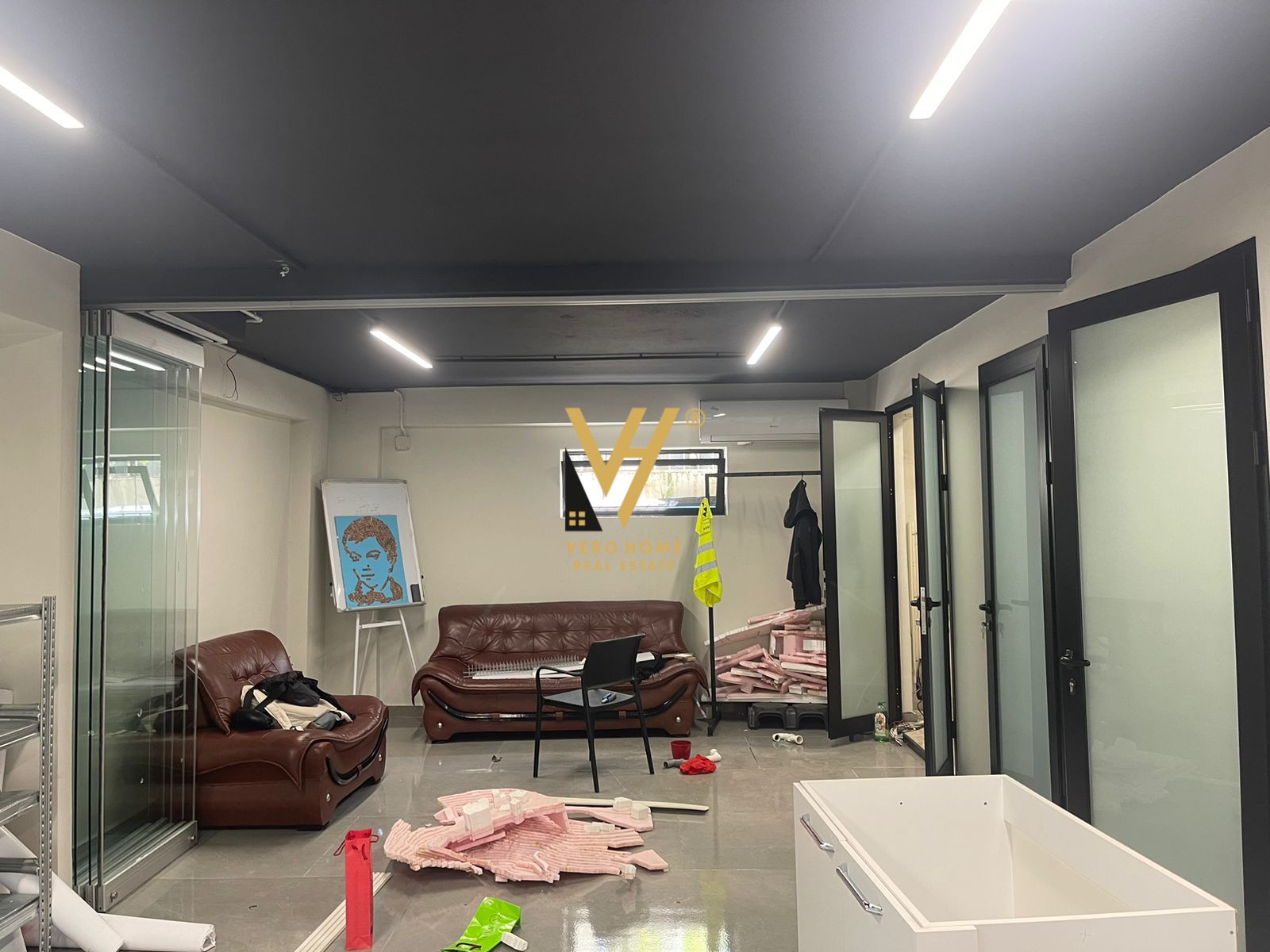 JEPET DYQAN 100 M2 ME QERA TE ZOGU I ZI 1.000 EURO