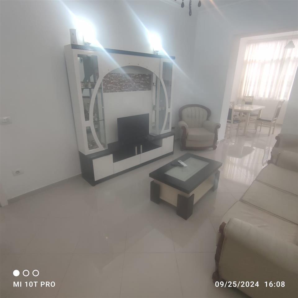 Jepet me qira apartament 2+1 ne bllok , tek pallatet Agimi