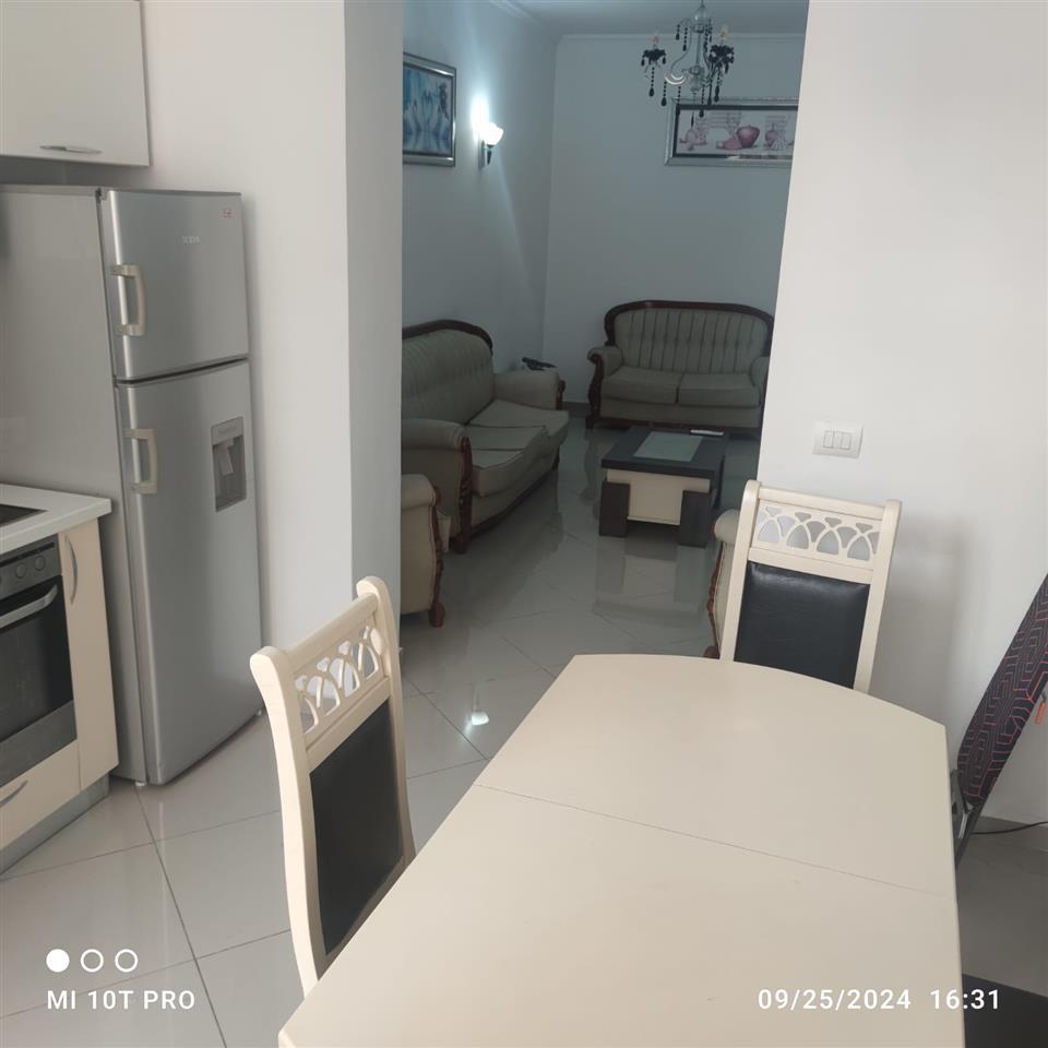 Jepet me qira apartament 2+1 ne bllok , tek pallatet Agimi