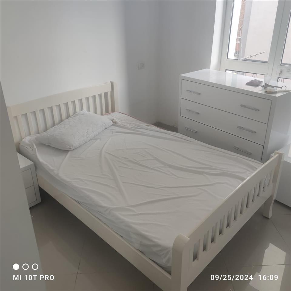 Jepet me qira apartament 2+1 ne bllok , tek pallatet Agimi
