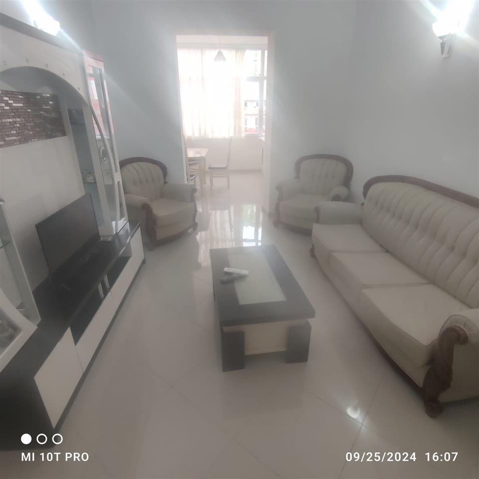 Jepet me qira apartament 2+1 ne bllok , tek pallatet Agimi