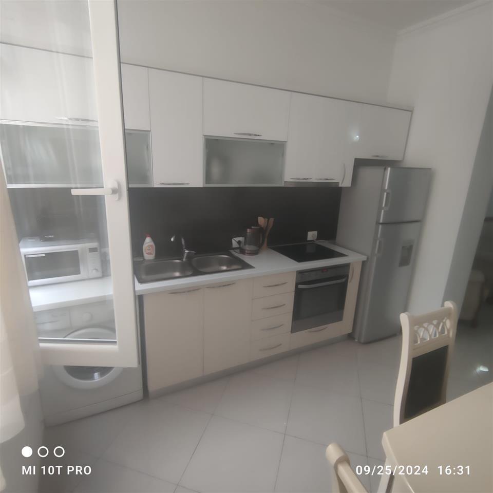 Jepet me qira apartament 2+1 ne bllok , tek pallatet Agimi