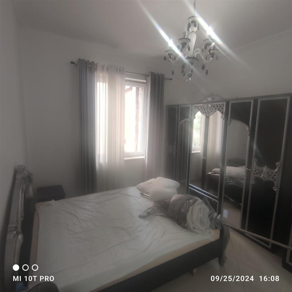 Jepet me qira apartament 2+1 ne bllok , tek pallatet Agimi