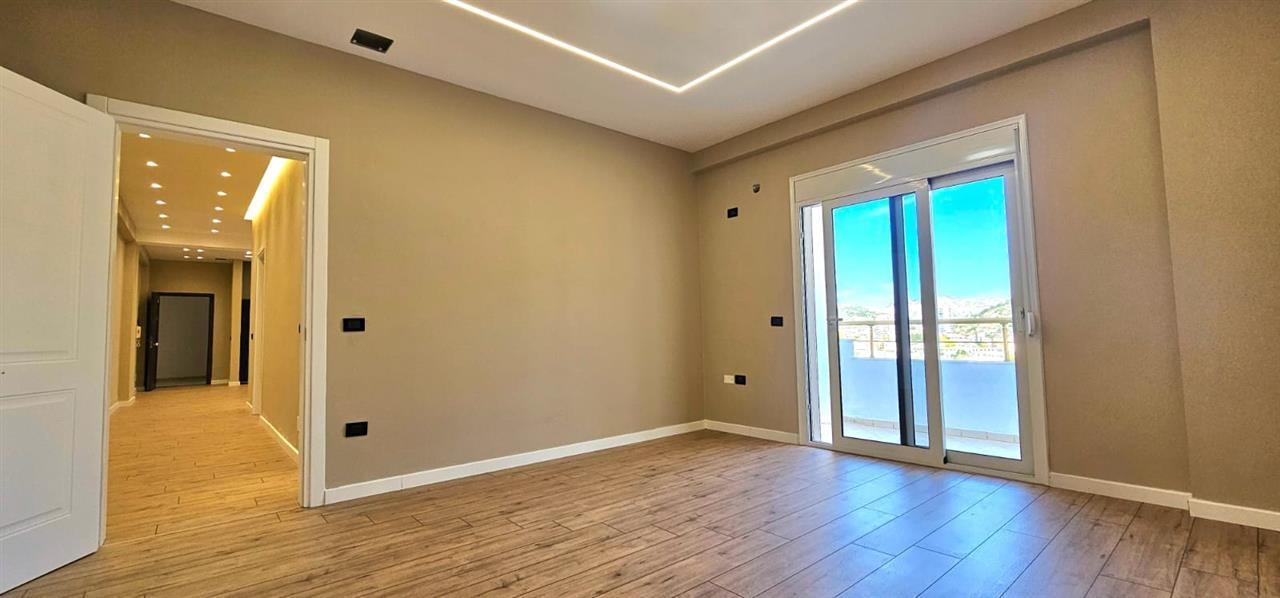 1500€/m2,me mobilim lux[ 2+1+2] lungo mare, vlore