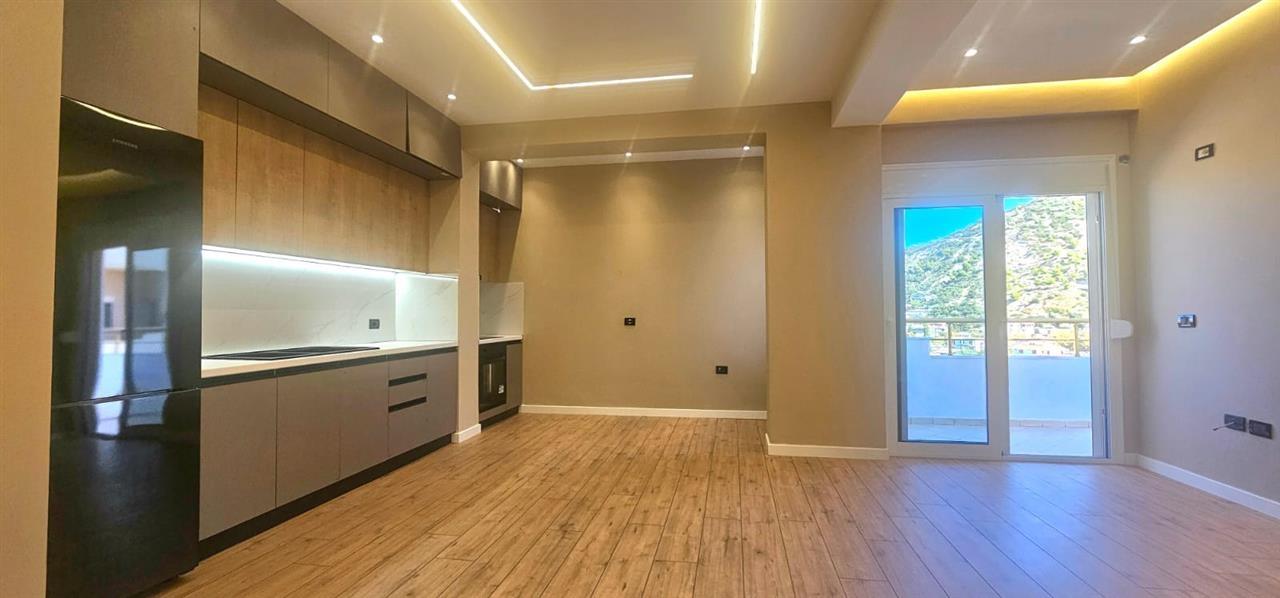 1500€/m2,me mobilim lux[ 2+1+2] lungo mare, vlore