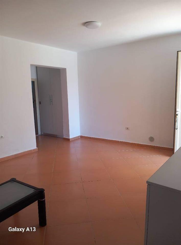 Shtepi private me oborr te plazhi I vjeter/Qera vjetore