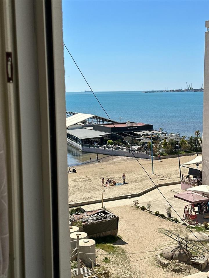 Shitet ap 2+1 ne plazh me pamje ne det