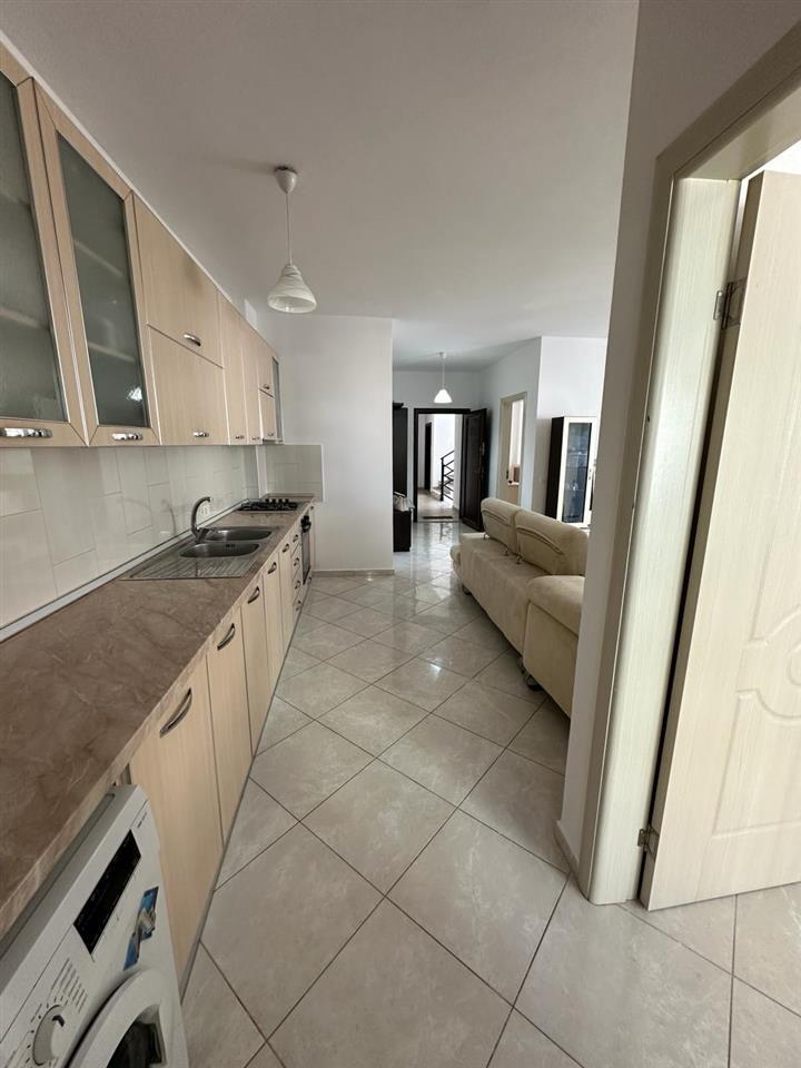 Shitet ap 2+1 ne plazh me pamje ne det