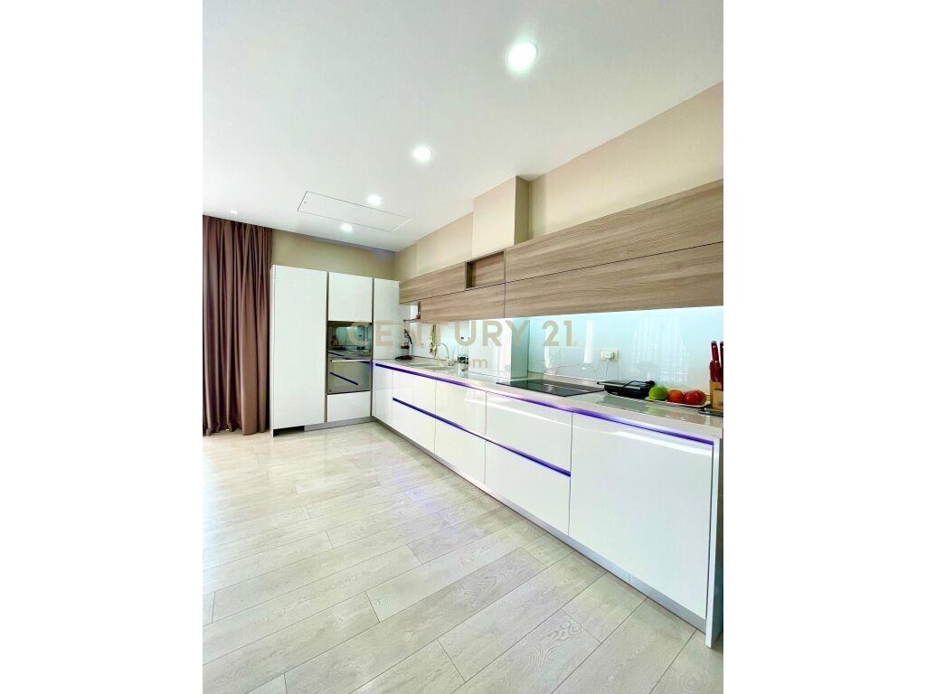 LIQENI I THATE , APARTAMENT 3+1+2 PER QIRA