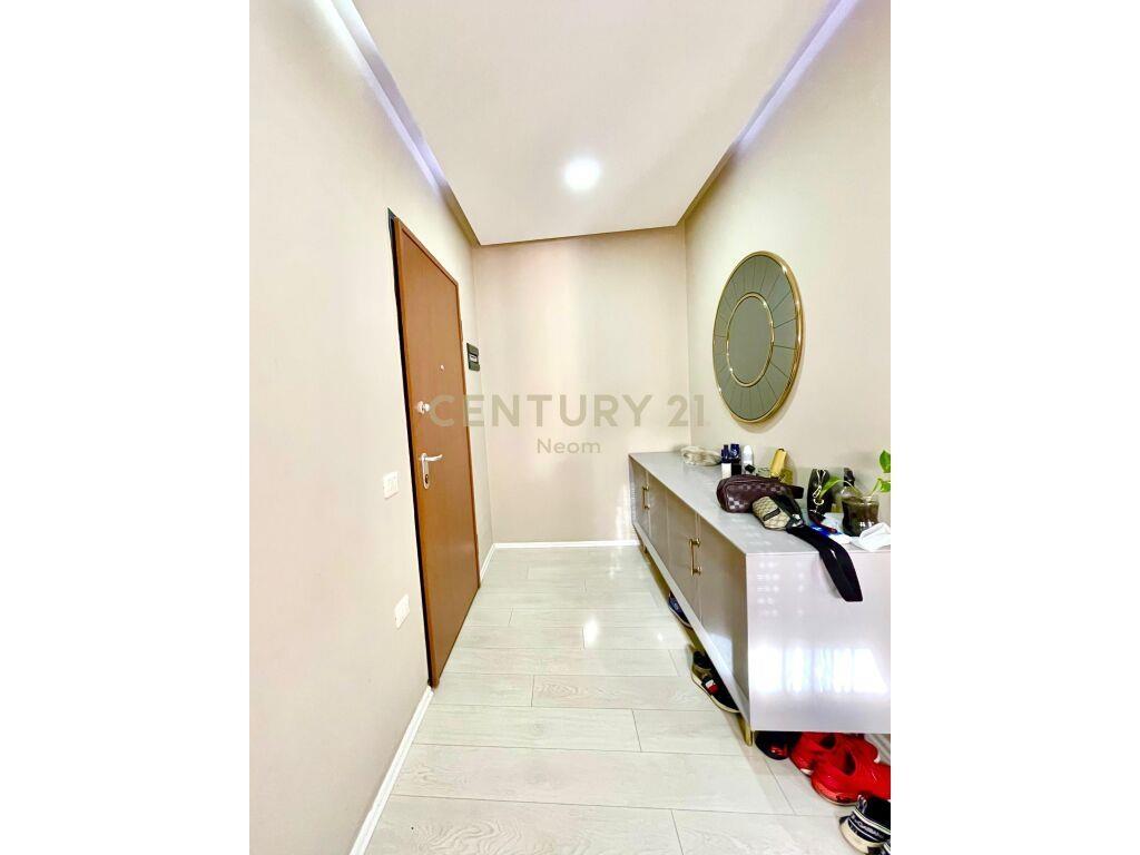 LIQENI I THATE , APARTAMENT 3+1+2 PER QIRA