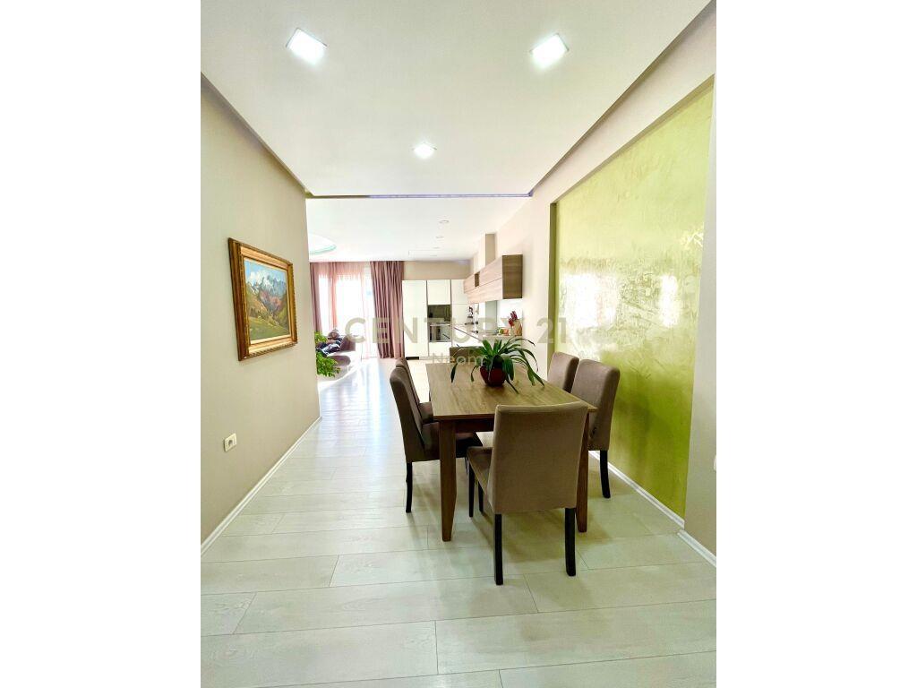 LIQENI I THATE , APARTAMENT 3+1+2 PER QIRA