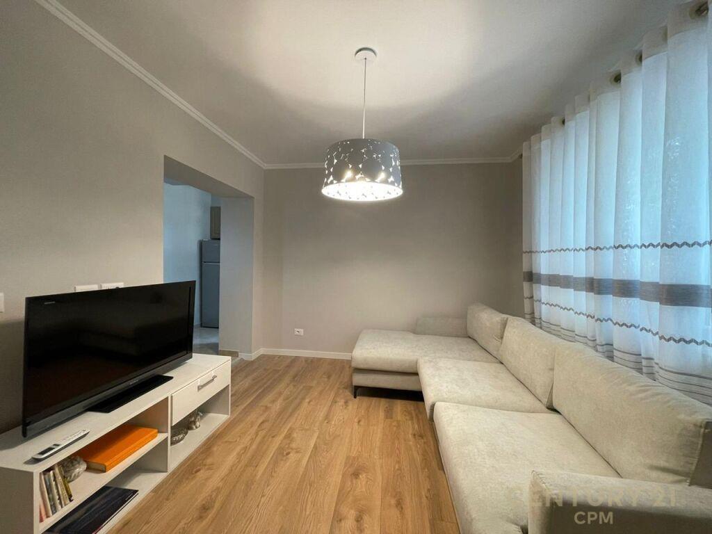 APARTAMENT 2+1 ME QIRA TEK ISH STACIONI TRENIT !