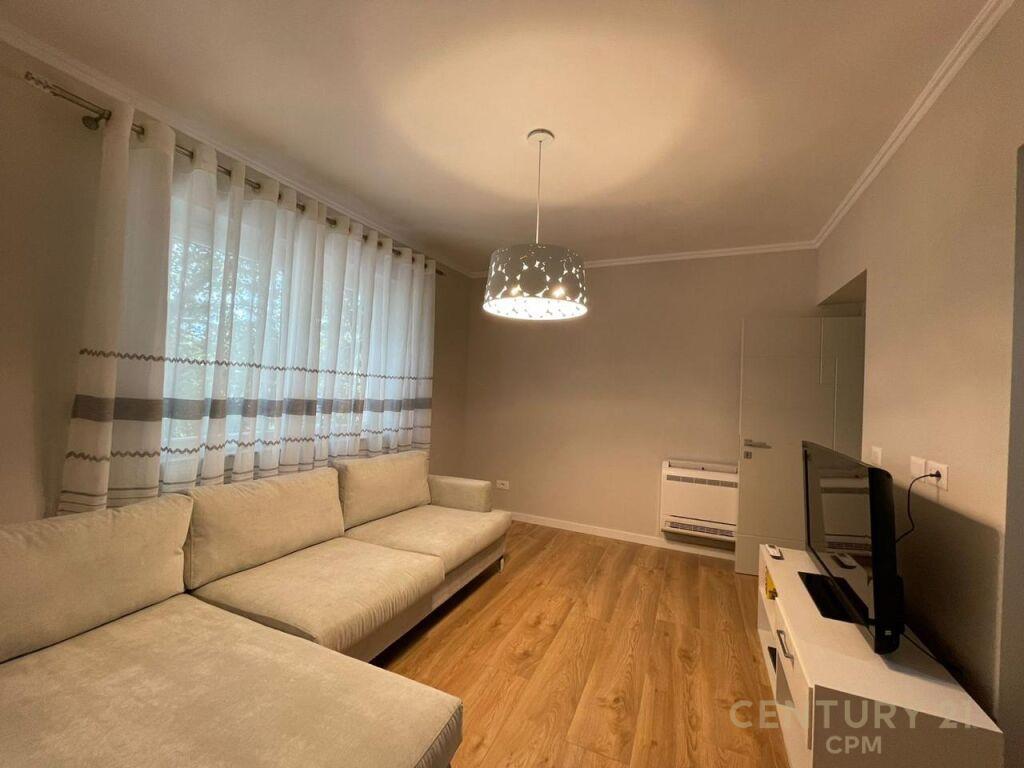 APARTAMENT 2+1 ME QIRA TEK ISH STACIONI TRENIT !