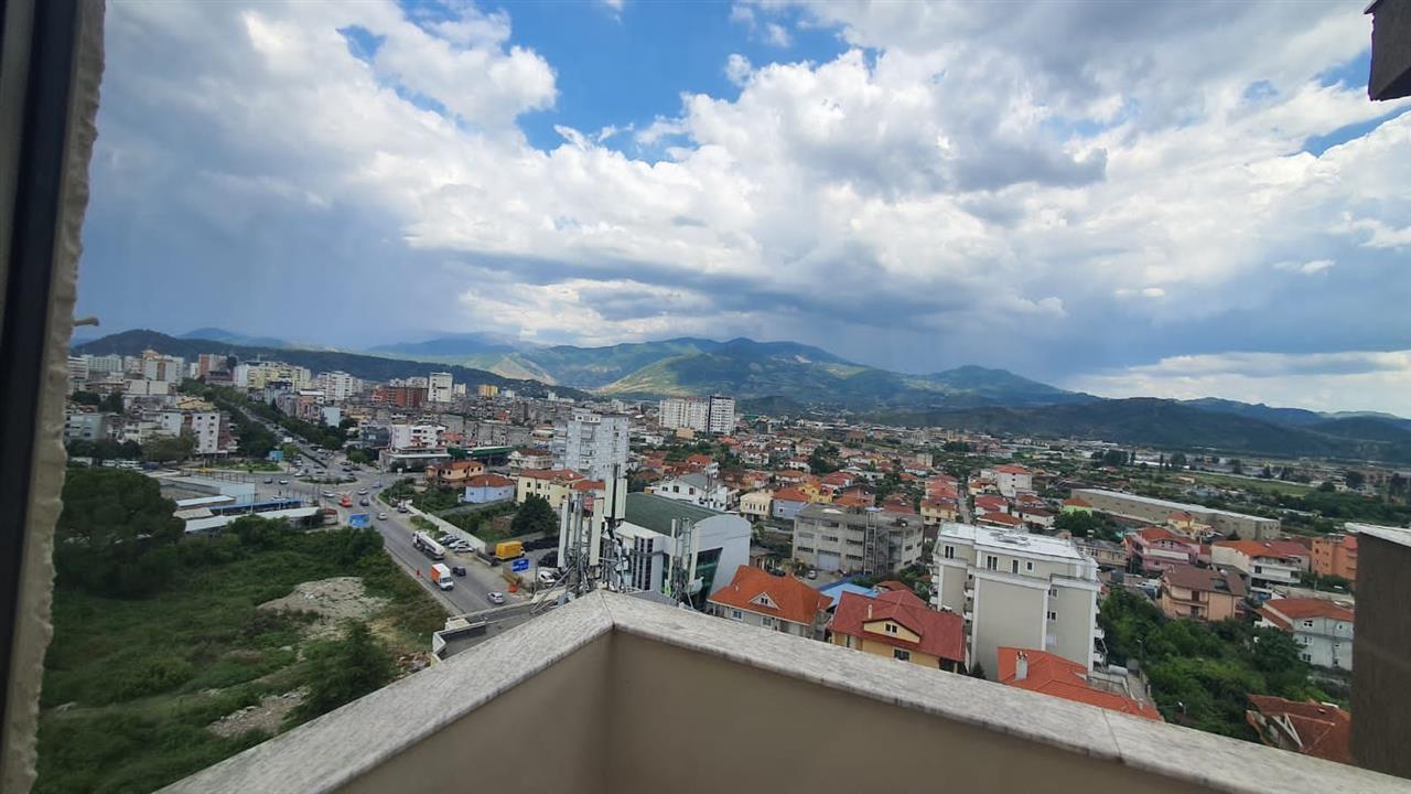 Jepet me qera apartament i mobiluar 1+1