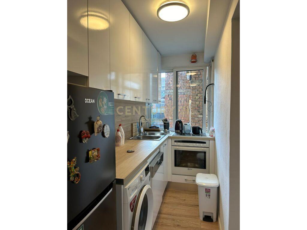 Japim me qira apartament 2+1 me nje garzoniere te Pazari i R