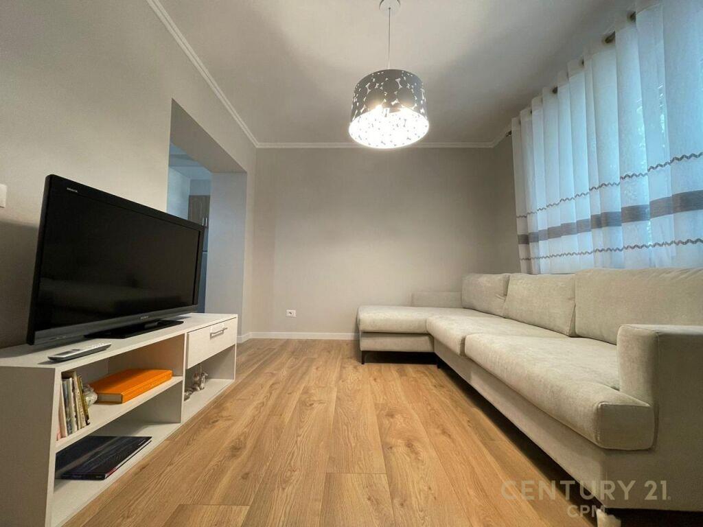 APARTAMENT 2+1 ME QIRA TEK ISH STACIONI TRENIT !