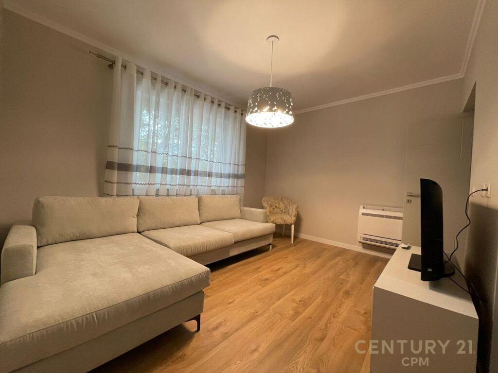 APARTAMENT 2+1 ME QIRA TEK ISH STACIONI TRENIT !