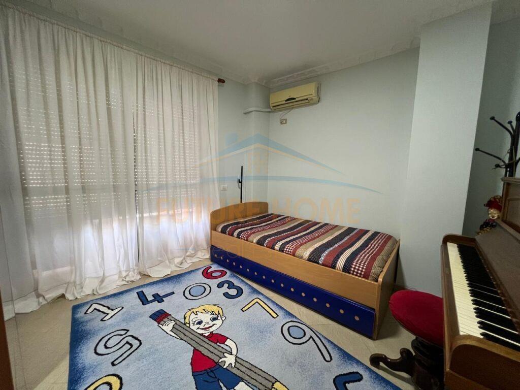 Qera, Apartament 2+1+2+Verande, Unaza e Re