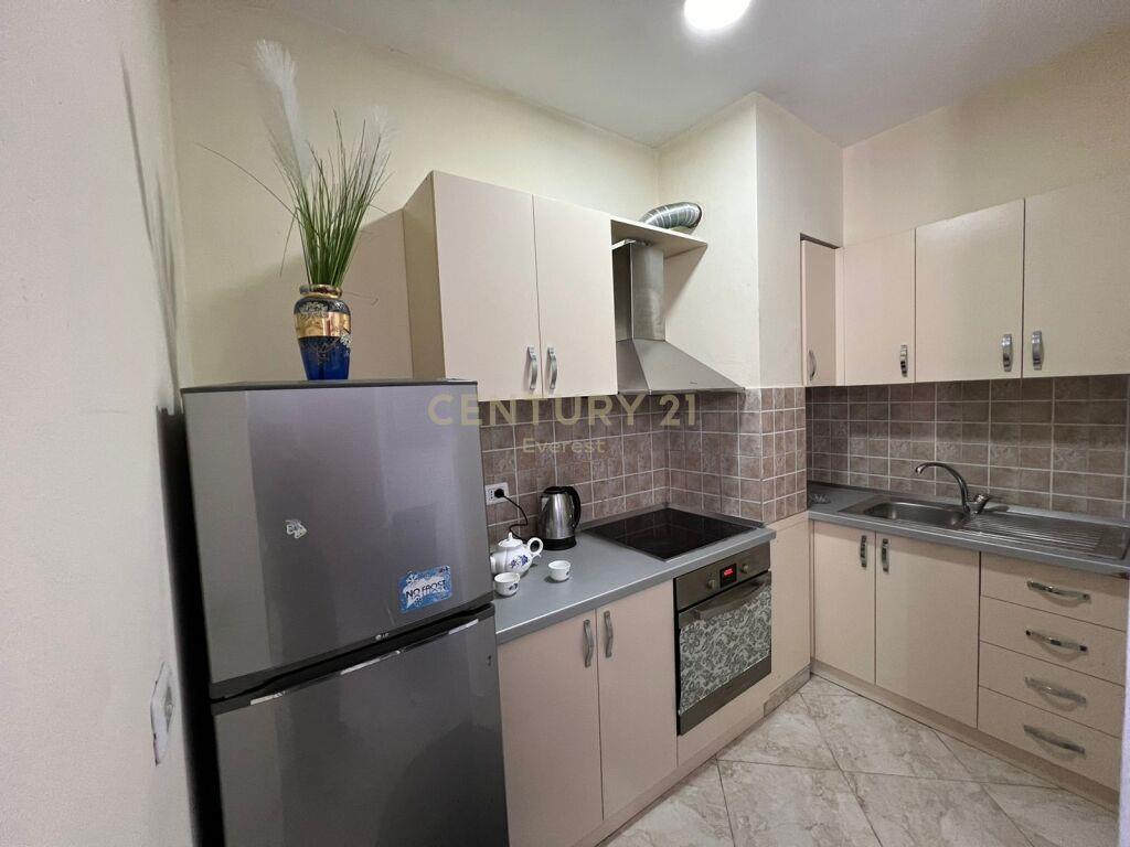 Qira | Garsoniere | 42 m² | €550/muaj | Rruga e Barrikadave