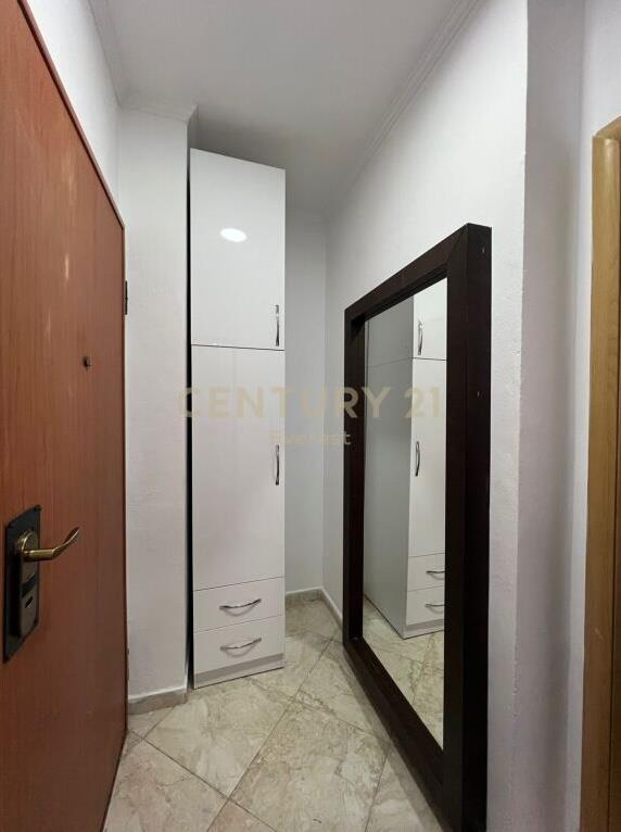 Qira | Garsoniere | 42 m² | €550/muaj | Rruga e Barrikadave