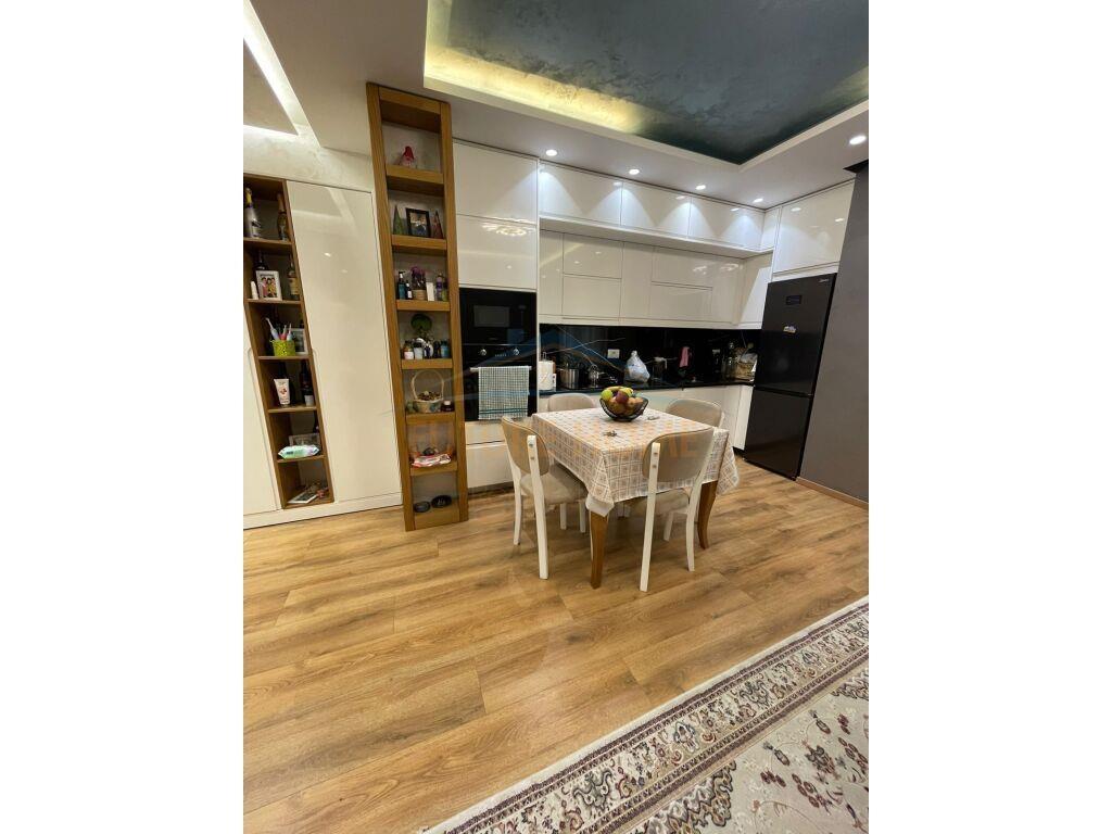 Shitet apartament 2+1 Garden Residence Turdiu ,Fusha