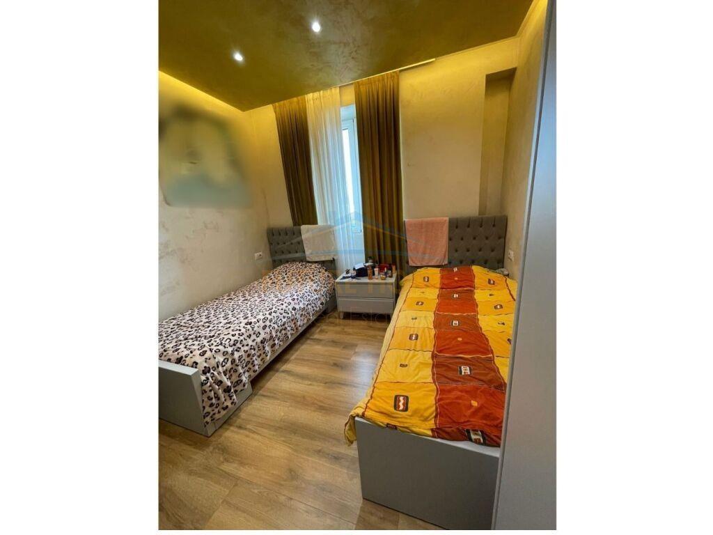 Shitet apartament 2+1 Garden Residence Turdiu ,Fusha