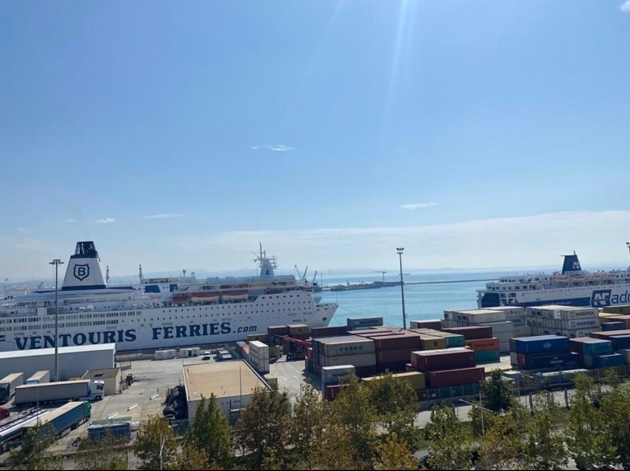 Apartament me pamje nga deti me qira