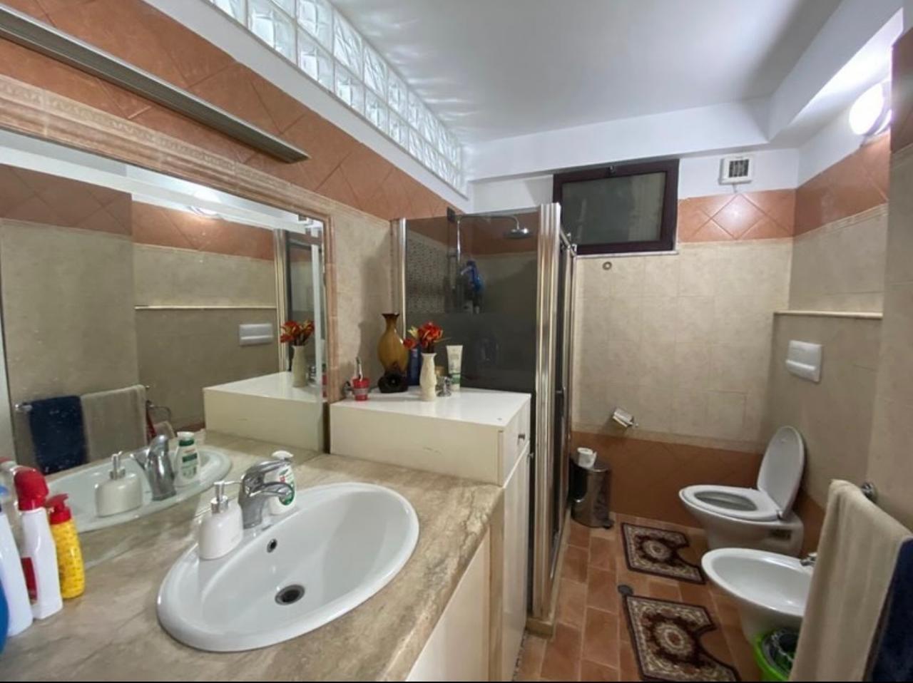 Apartament me pamje nga deti me qira