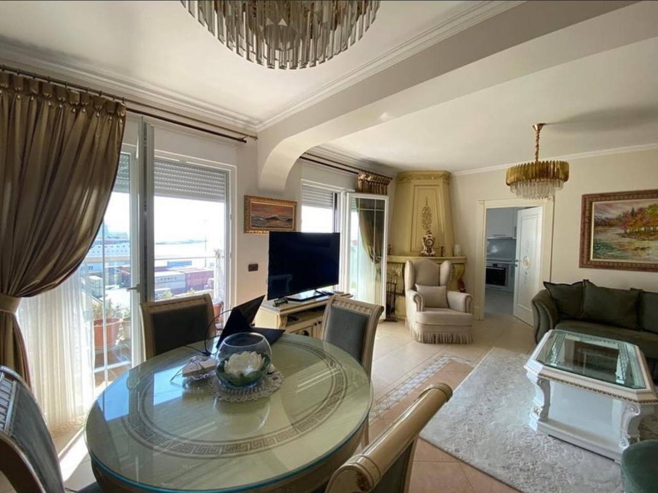 Apartament me pamje nga deti me qira