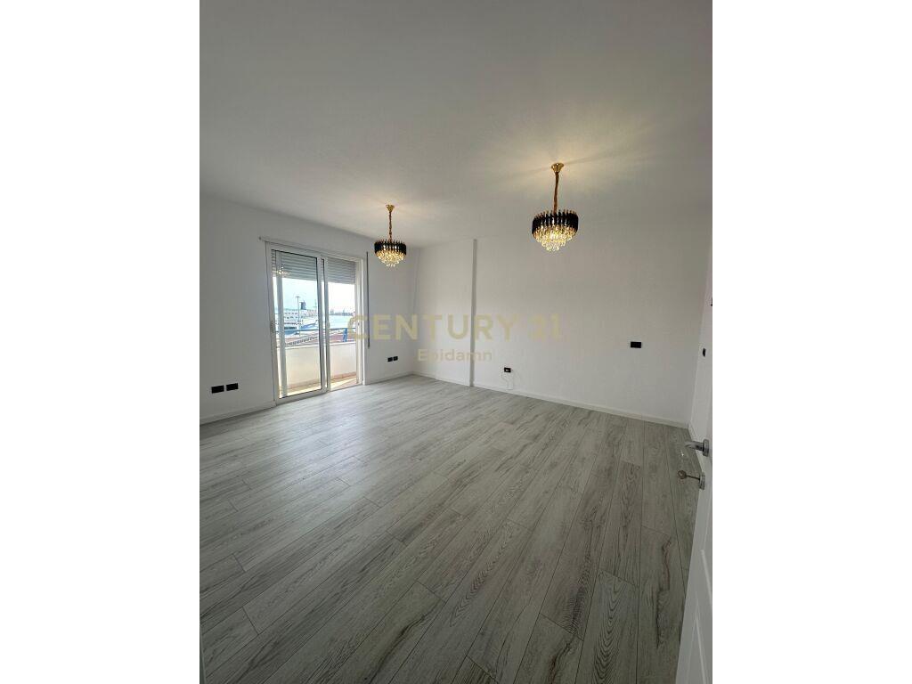 JEPET ME QIRA AMBIENT TE RRUGA E RE E PORTIT !!