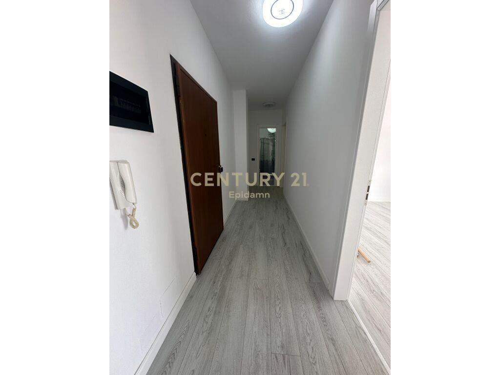 JEPET ME QIRA AMBIENT TE RRUGA E RE E PORTIT !!