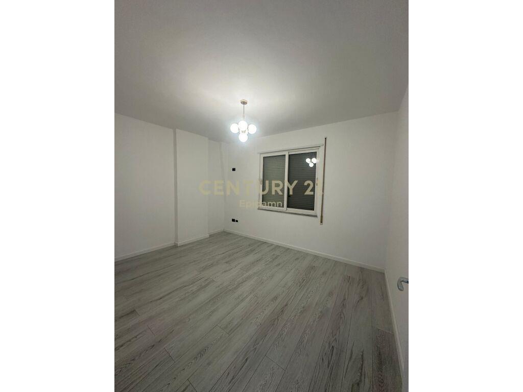 JEPET ME QIRA AMBIENT TE RRUGA E RE E PORTIT !!