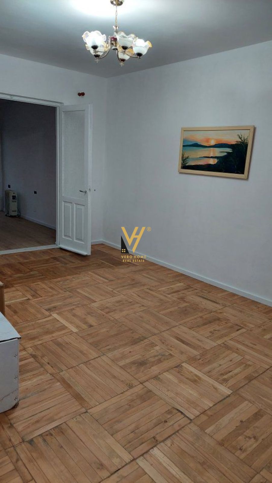 ZYRE 120 M2 ME QERA TE MYSLYM SHYRI 1.200 EURO