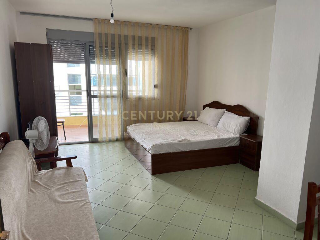 SHITET GARZONIERE NE GOLEM!